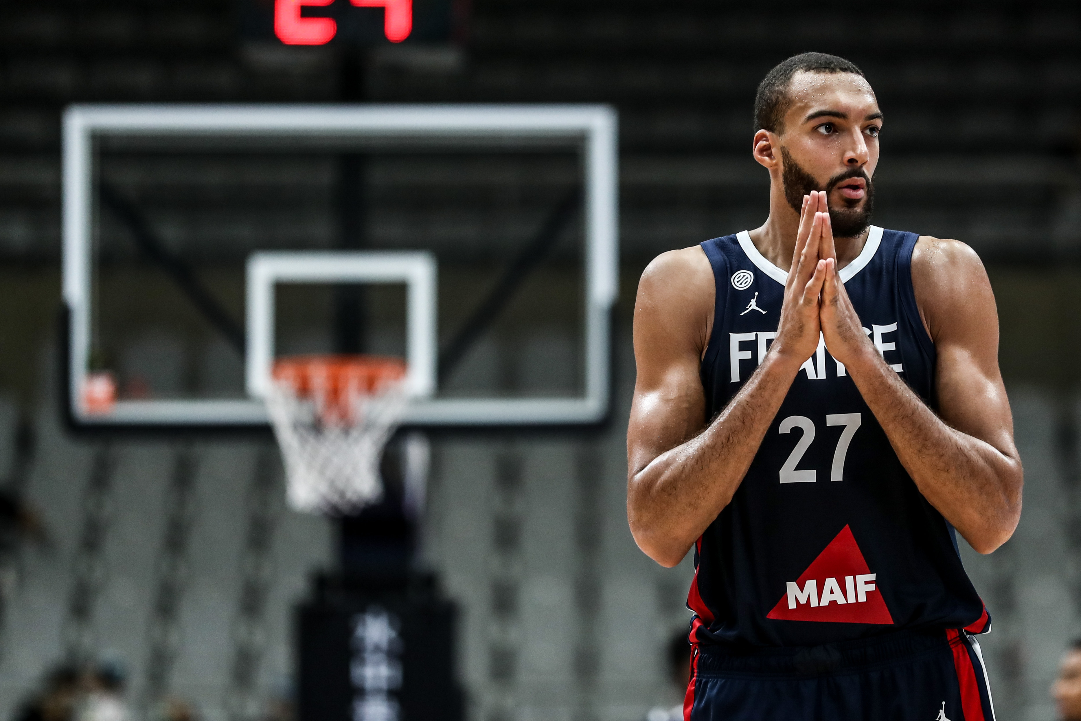 金年会中国官网-包含里昂发布备战花絮；国际比赛日战术微调；CBA常规赛任务艰巨；训练强度明显提升的词条