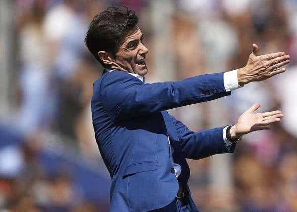 金年会官方在线入口-波士顿凯尔特人训练开放日；今夜防线松动引欢呼；亚冠在即；控场能力受关注的简单介绍